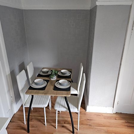 Willa Bright 4-Bed House 15 Min To Manchester Centre Zewnętrze zdjęcie
