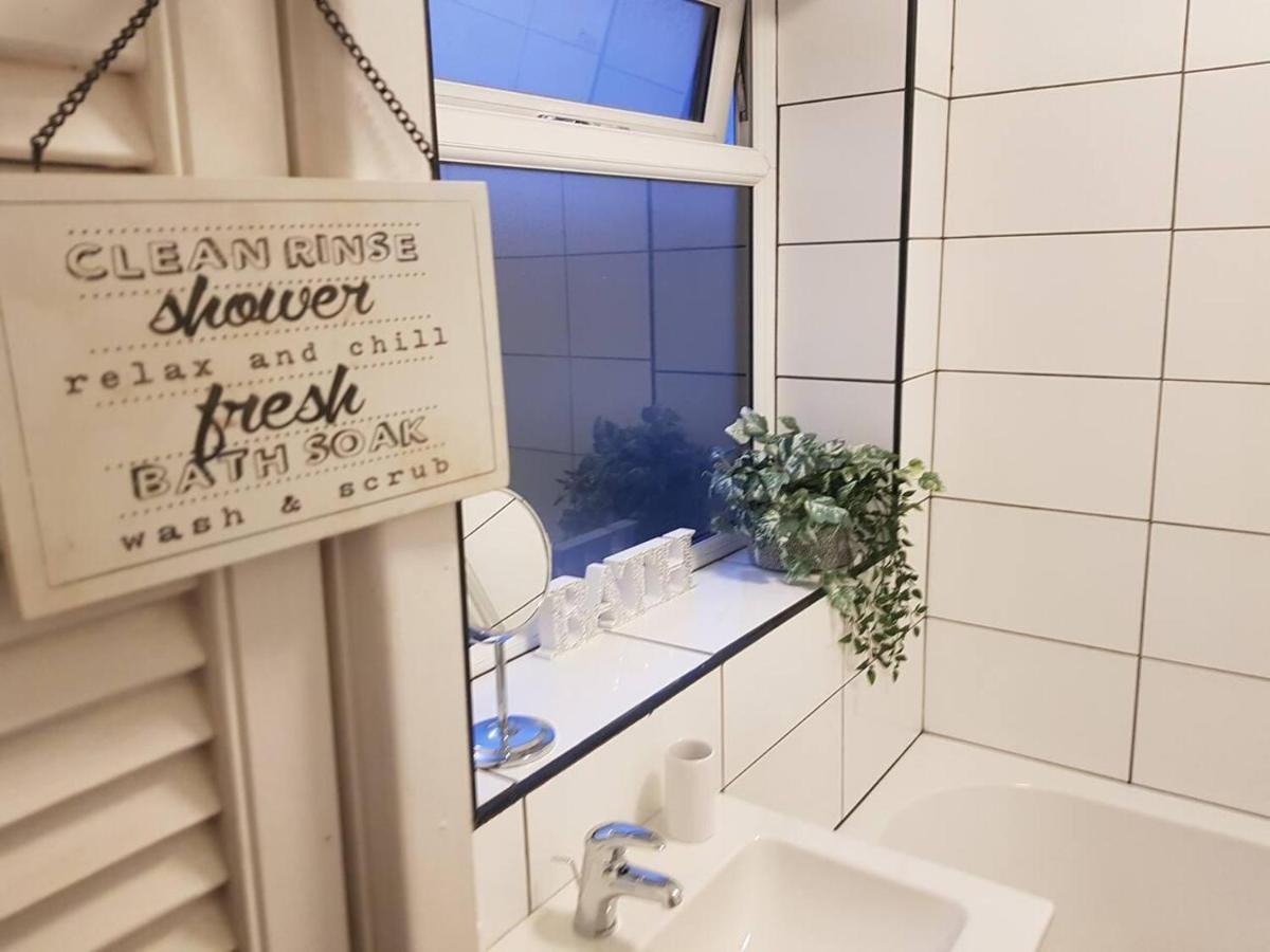 Willa Bright 4-Bed House 15 Min To Manchester Centre Zewnętrze zdjęcie