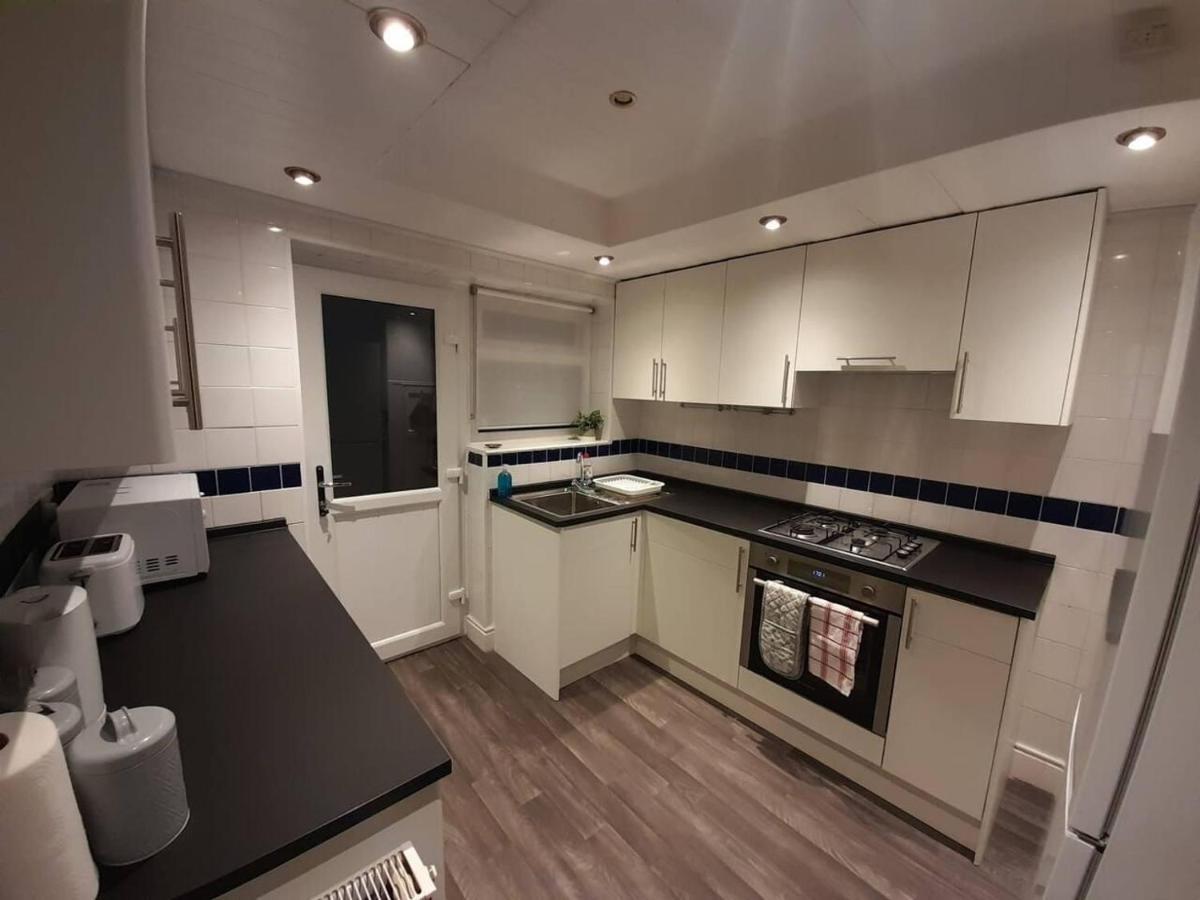 Willa Bright 4-Bed House 15 Min To Manchester Centre Zewnętrze zdjęcie