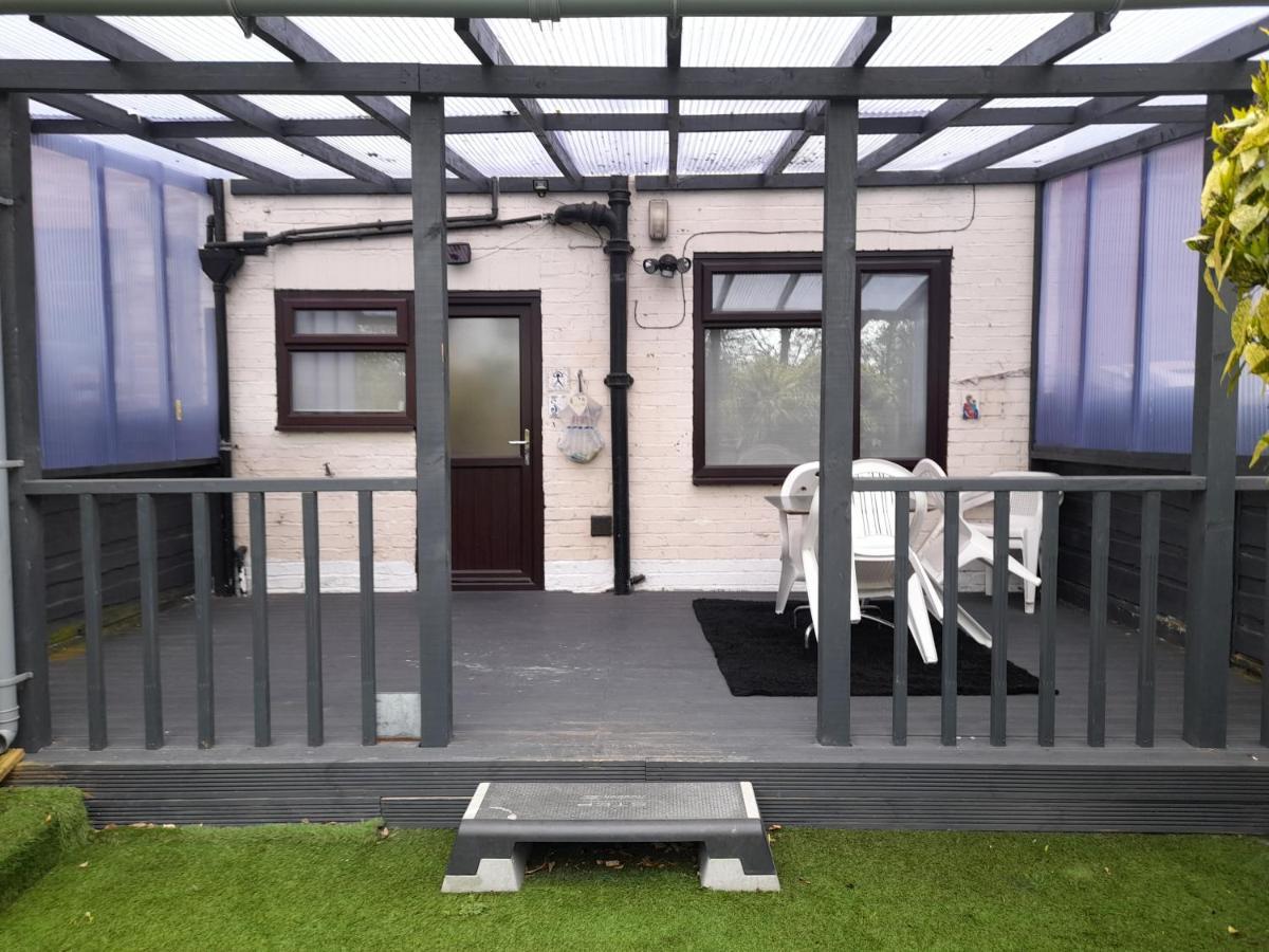 Willa Bright 4-Bed House 15 Min To Manchester Centre Zewnętrze zdjęcie