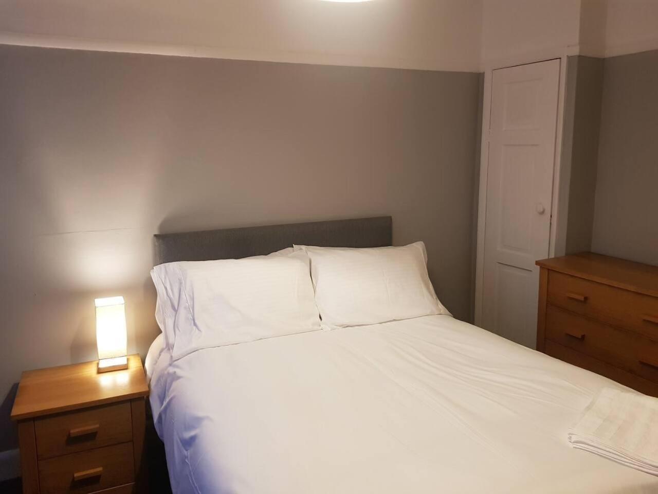 Willa Bright 4-Bed House 15 Min To Manchester Centre Zewnętrze zdjęcie