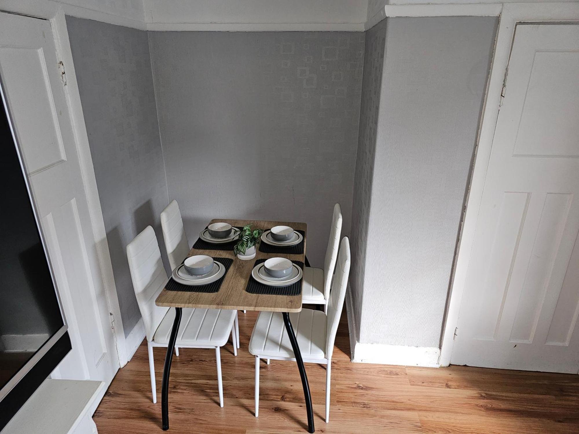 Willa Bright 4-Bed House 15 Min To Manchester Centre Zewnętrze zdjęcie