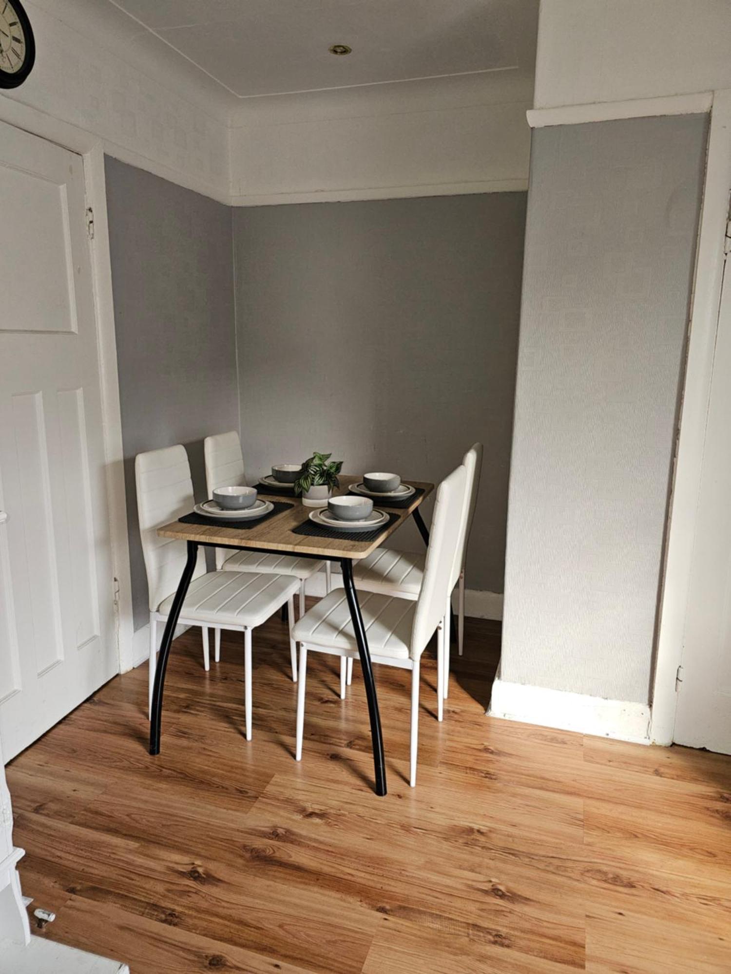 Willa Bright 4-Bed House 15 Min To Manchester Centre Zewnętrze zdjęcie